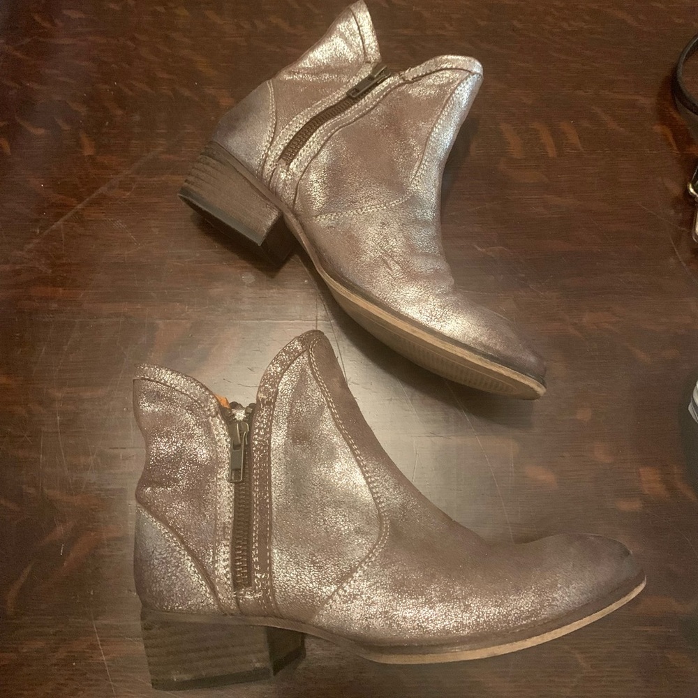 Seychelles Metallic Silver Distressed Ankle Boots - Picture 10 of 10